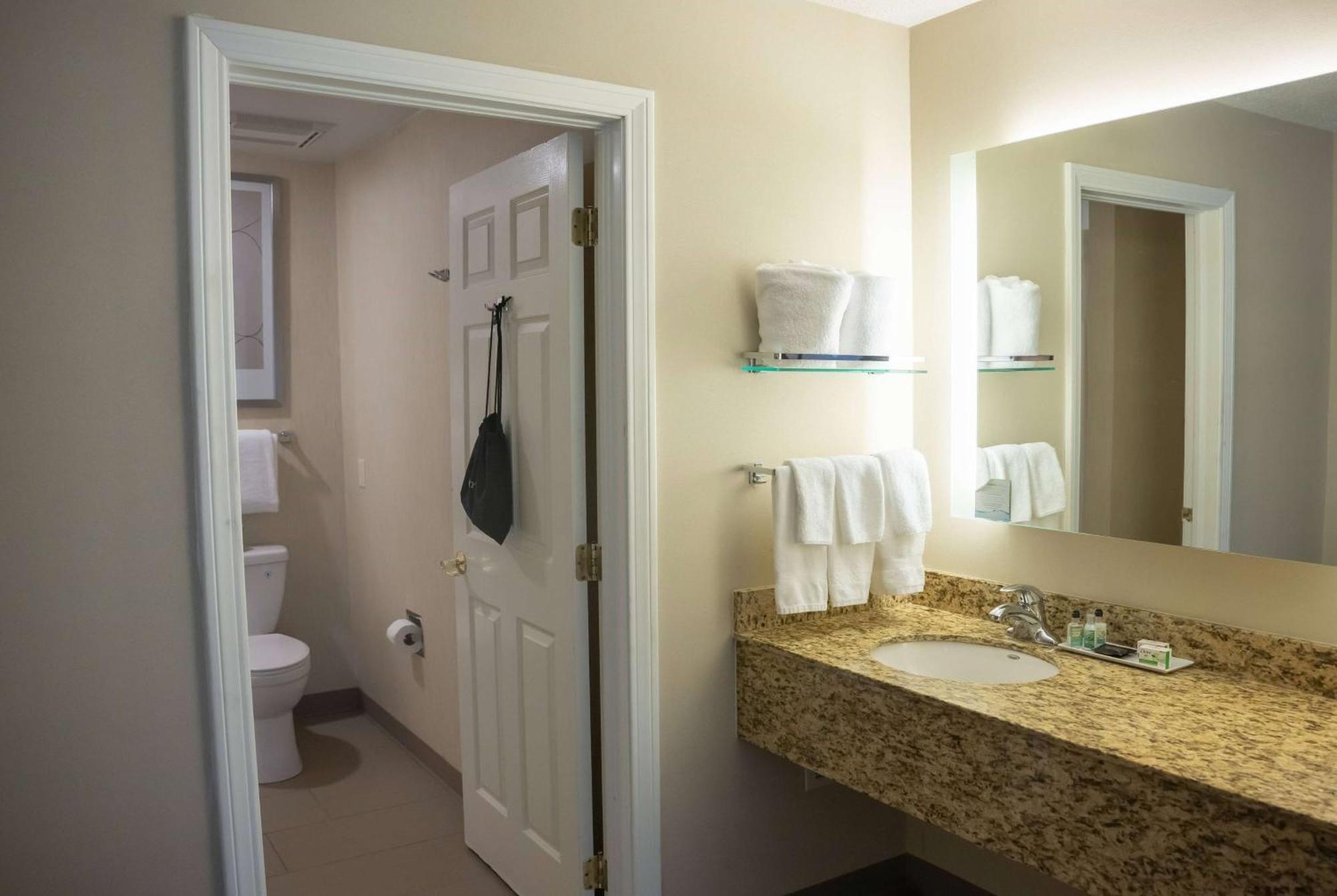 Hawthorn Suites By Wyndham Erie Kearsarge Екстер'єр фото