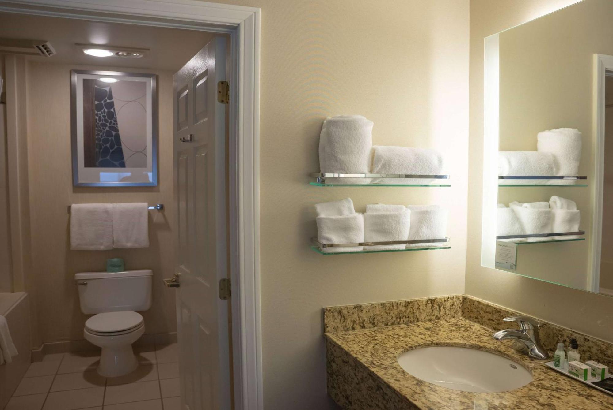 Hawthorn Suites By Wyndham Erie Kearsarge Екстер'єр фото