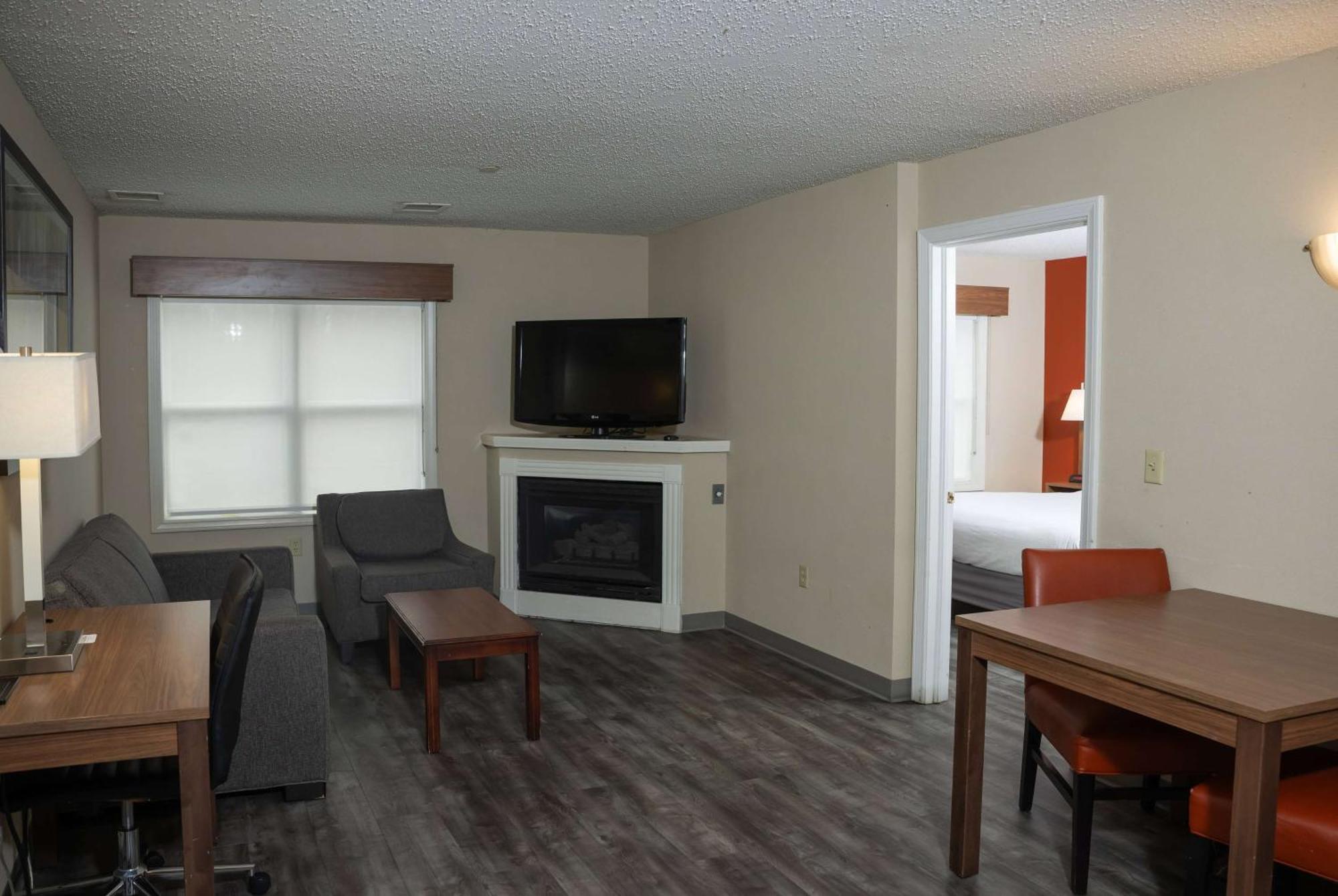 Hawthorn Suites By Wyndham Erie Kearsarge Екстер'єр фото