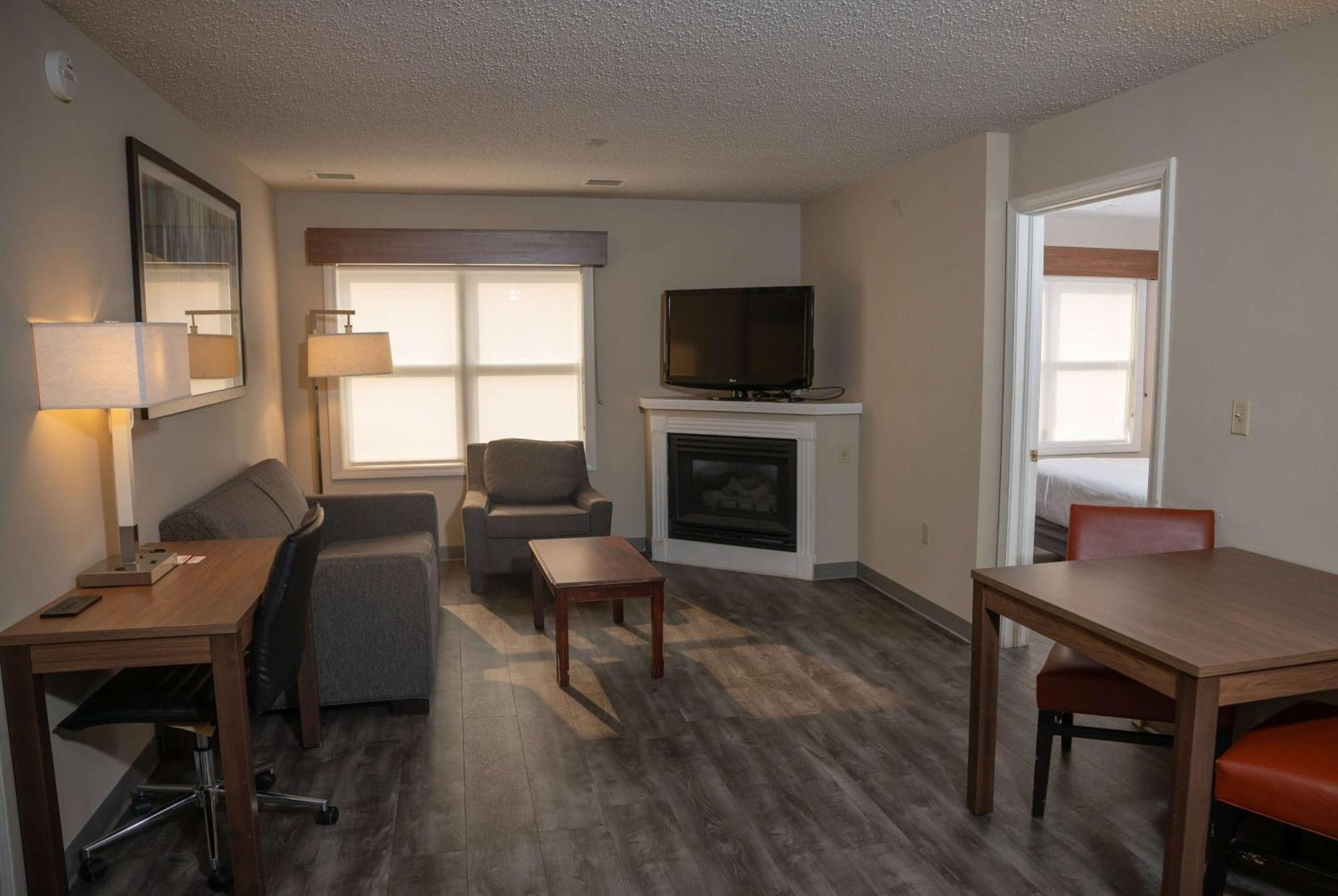 Hawthorn Suites By Wyndham Erie Kearsarge Екстер'єр фото